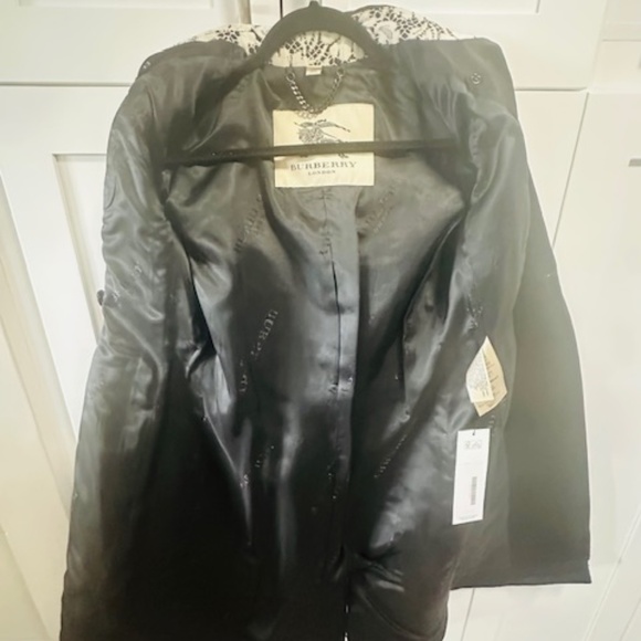 Burberry London Lace Pat. SILK/Plystr Trench Coat - MSRP. $1350.00 - SIZE 4 - Picture 6 of 16